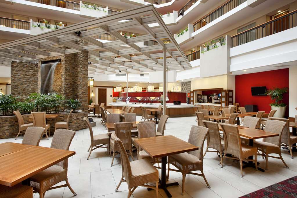 Embassy Suites By Hilton Atlanta Perimeter Center Restaurace fotografie